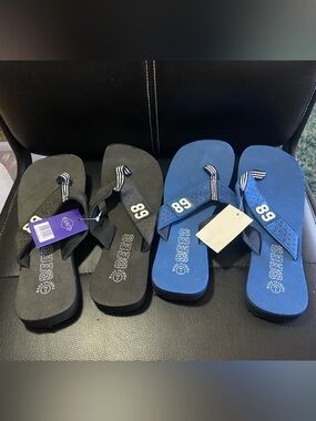 NEW🎉 2 Pairs Casual Foam Flip Flop Sandals with '89' Accent in Black Blue Size 7